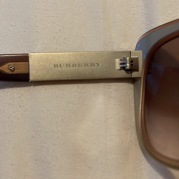 Authentic Burberry sunglasses - Picture 3 of 5